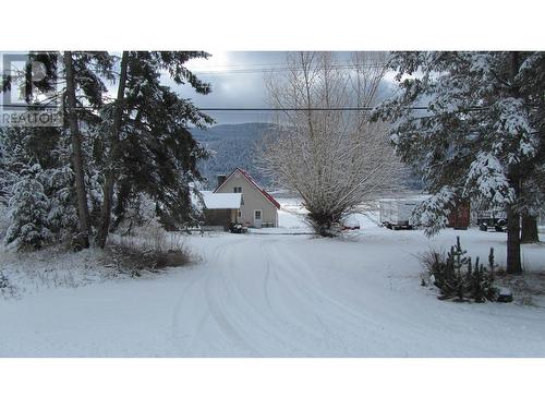 4331 Canim-Hendrix Lake Road, Canim Lake, BC - Indoor Photo Showing Kitchen