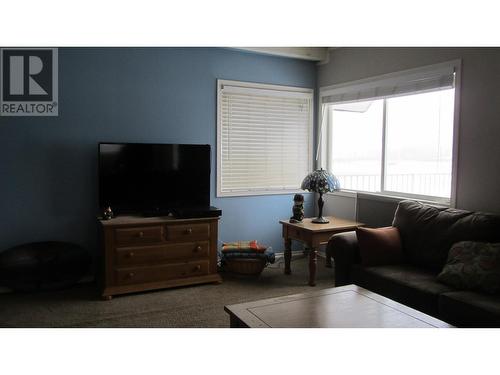 4331 Canim-Hendrix Lake Road, Canim Lake, BC - Indoor Photo Showing Living Room