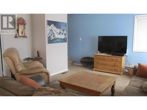 4331 Canim-Hendrix Lake Road, Canim Lake, BC - Indoor Photo Showing Living Room