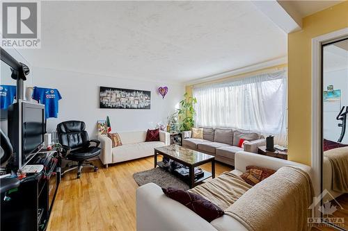 786 Trojan Avenue, Ottawa, ON - Indoor Photo Showing Living Room