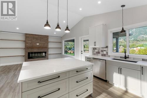 390 Ootischenia Road, Ootischenia, BC - Indoor Photo Showing Kitchen With Upgraded Kitchen