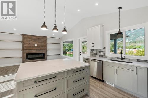 390 Ootischenia Road, Ootischenia, BC - Indoor Photo Showing Kitchen With Upgraded Kitchen