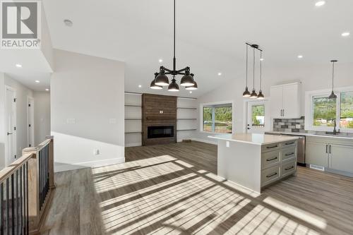 390 Ootischenia Road, Ootischenia, BC - Indoor Photo Showing Kitchen With Upgraded Kitchen