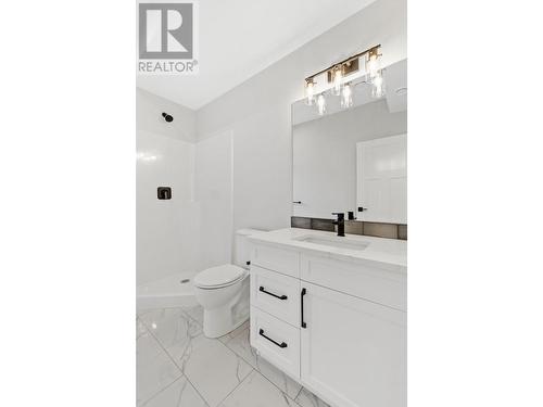 390 Ootischenia Road, Ootischenia, BC - Indoor Photo Showing Bathroom