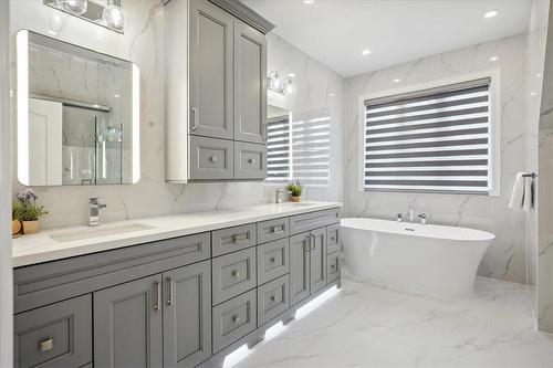 3399 Lakeshore Road, Burlington, ON - Indoor Photo Showing Bathroom