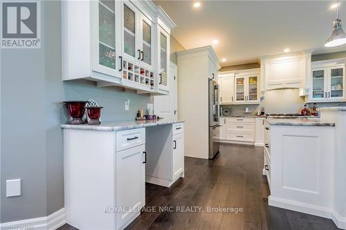 713 Clarence Street, Port Colborne, ON - Indoor Photo Showing Kitchen With Upgraded Kitchen