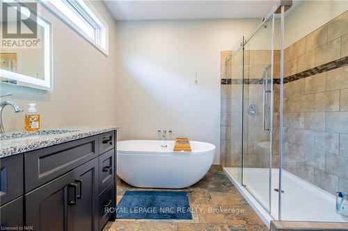 713 Clarence Street, Port Colborne, ON - Indoor Photo Showing Bathroom