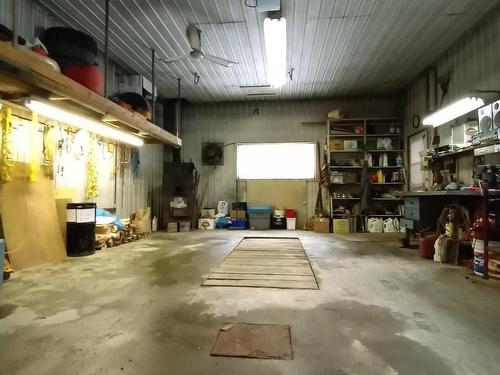 Garage - 1085 Ch. Du Lac-Mailloux, Saint-Philémon, QC - Indoor Photo Showing Garage