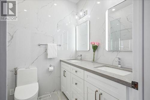 3399 Lakeshore Road, Burlington, ON - Indoor Photo Showing Bathroom