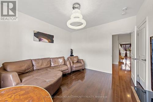 11 Fitzmaurice Dr, Vaughan, ON - Indoor Photo Showing Living Room