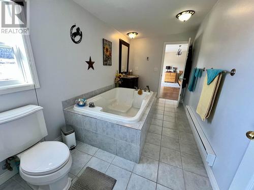 2938 S Cariboo 97 Highway, Lac La Hache, BC - Indoor Photo Showing Bathroom