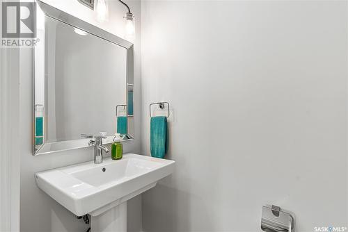 922 Kloppenburg Crescent, Saskatoon, SK - Indoor Photo Showing Bathroom