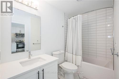 #307 -332 Gosling Gdns N, Guelph, ON - Indoor Photo Showing Bathroom