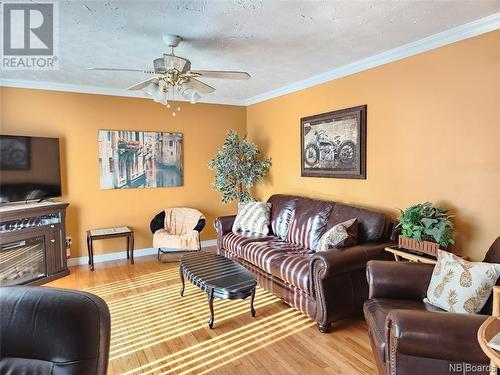 951 Rue Francois, Beresford, NB - Indoor Photo Showing Living Room
