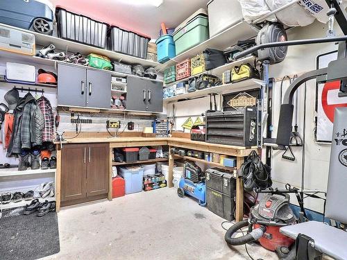 Garage - 6950 Av. Lévesque, Montréal (Anjou), QC - Indoor With Storage