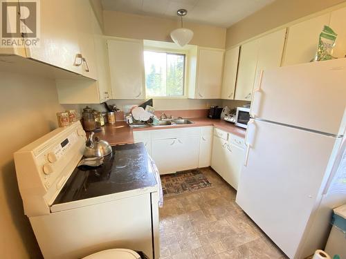 719 B Road, Canim Lake, BC - Indoor Photo Showing Kitchen With Double Sink