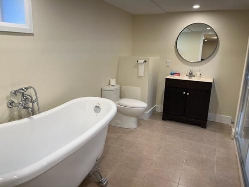 Salle de bains - 185 Boul. Simard, Saint-Lambert, QC - Indoor Photo Showing Bathroom