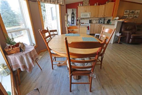 3474 Davy Road, Grand Forks, BC - Indoor Photo Showing Dining Room