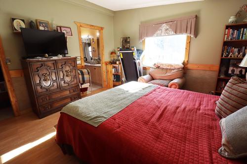 3474 Davy Road, Grand Forks, BC - Indoor Photo Showing Bathroom