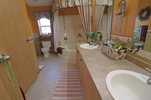 3474 Davy Road, Grand Forks, BC - Indoor Photo Showing Bathroom