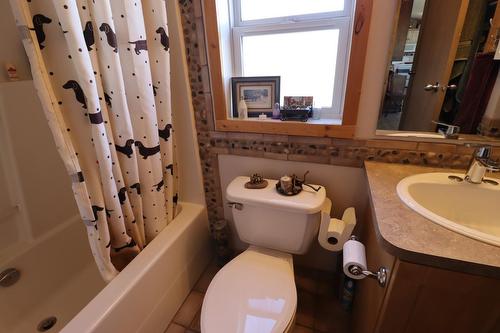 3474 Davy Road, Grand Forks, BC - Indoor Photo Showing Bathroom