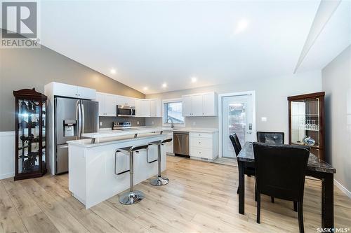 825 N Avenue S, Saskatoon, SK - Indoor Photo Showing Kitchen With Stainless Steel Kitchen
