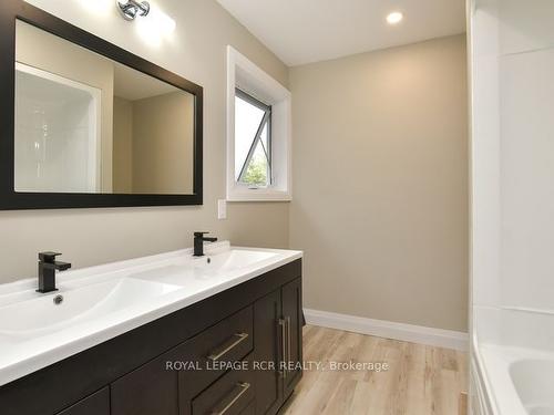 581 Pike Bay Rd, Northern Bruce Peninsula, ON - Indoor Photo Showing Bathroom