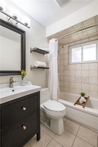 561 Glancaster Road, Mount Hope, ON - Indoor Photo Showing Bathroom