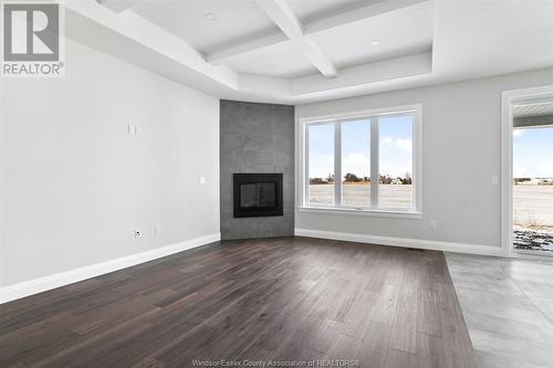625 Orchards Crescent, Windsor, ON - Indoor Photo Showing Living Room With Fireplace