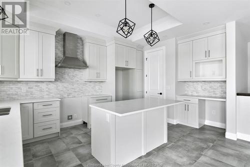 625 Orchards Crescent, Windsor, ON - Indoor Photo Showing Kitchen With Upgraded Kitchen