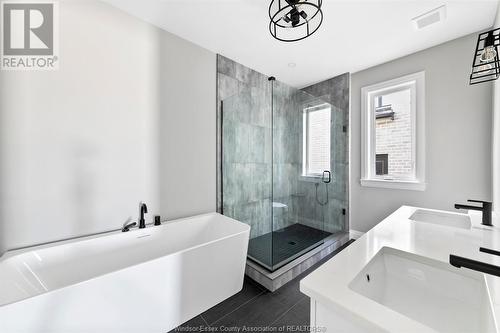 625 Orchards Crescent, Windsor, ON - Indoor Photo Showing Bathroom