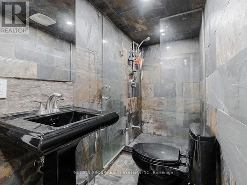 1607 Arthurs Way, Milton, ON - Indoor Photo Showing Bathroom