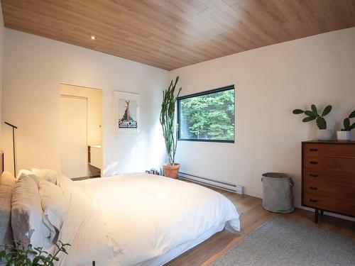 Master bedroom - 900 Rue Du Versant, Mont-Tremblant, QC - Indoor Photo Showing Bedroom