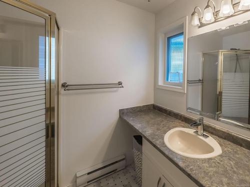 320 Fawn Pl, Nanaimo, BC - Indoor Photo Showing Bathroom