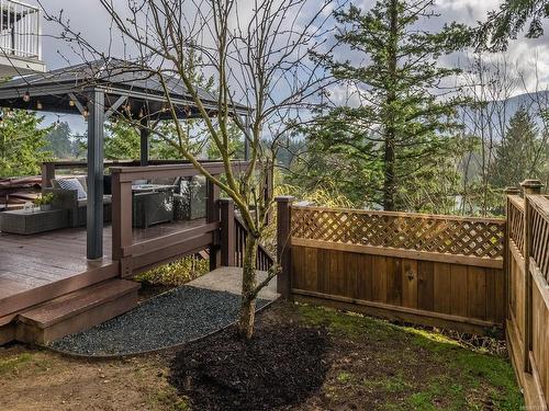 320 Fawn Pl, Nanaimo, BC - Outdoor With Deck Patio Veranda