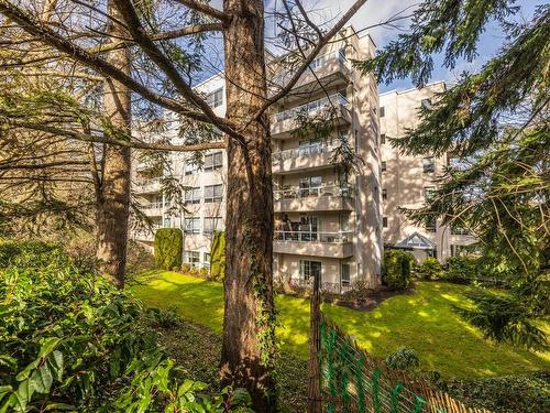 102-1500 Elford St, Victoria, BC - Outdoor
