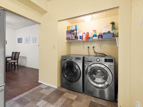 102-1500 Elford St, Victoria, BC - Indoor Photo Showing Laundry Room