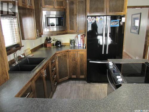 600 8Th Avenue W, Nipawin, SK - Indoor Photo Showing Kitchen With Double Sink