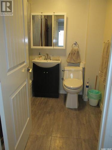 600 8Th Avenue W, Nipawin, SK - Indoor Photo Showing Bathroom