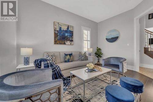 4 Meek Avenue, Mono, ON - Indoor Photo Showing Living Room