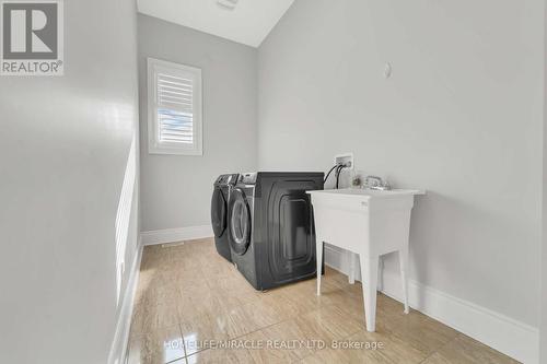 4 Meek Avenue, Mono, ON - Indoor Photo Showing Laundry Room