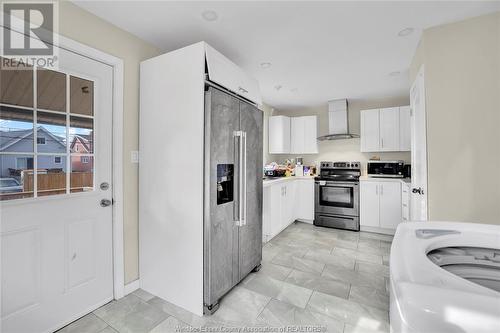 467 Mckay Avenue, Windsor, ON - Indoor Photo Showing Kitchen