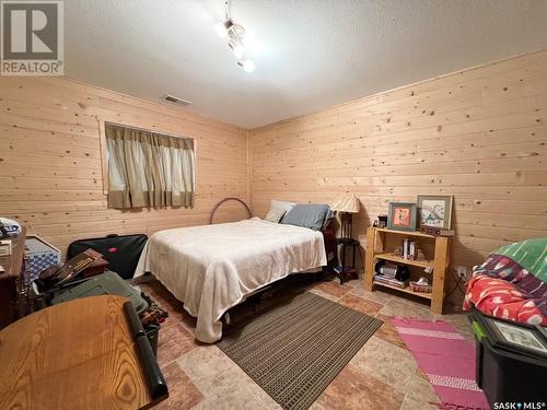 50 10Th Avenue Ne, Swift Current, SK - Indoor Photo Showing Bedroom