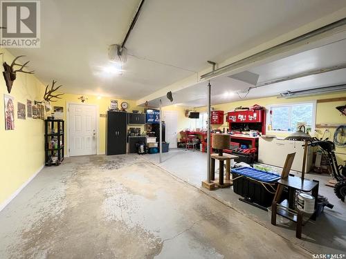 50 10Th Avenue Ne, Swift Current, SK - Indoor Photo Showing Garage
