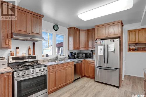 924 Iroquois Street W, Moose Jaw, SK - Indoor Photo Showing Kitchen With Double Sink