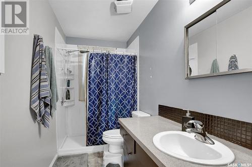 924 Iroquois Street W, Moose Jaw, SK - Indoor Photo Showing Bathroom