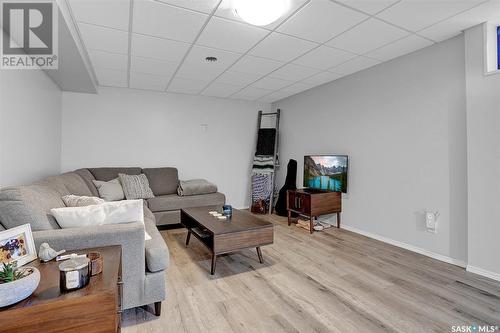 924 Iroquois Street W, Moose Jaw, SK - Indoor Photo Showing Living Room
