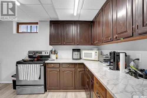 924 Iroquois Street W, Moose Jaw, SK - Indoor Photo Showing Kitchen