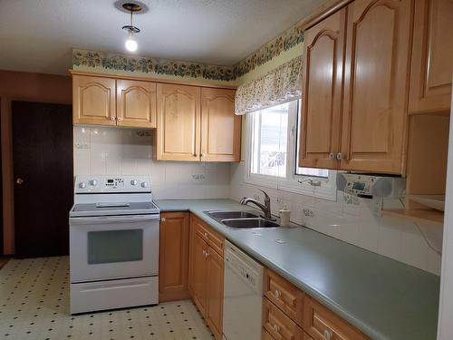 2305 4Th Street, Cranbrook, BC - Indoor Photo Showing Kitchen With Double Sink
