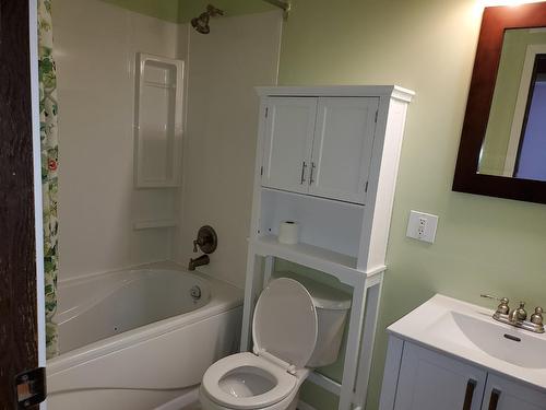 2305 4Th Street, Cranbrook, BC - Indoor Photo Showing Bathroom